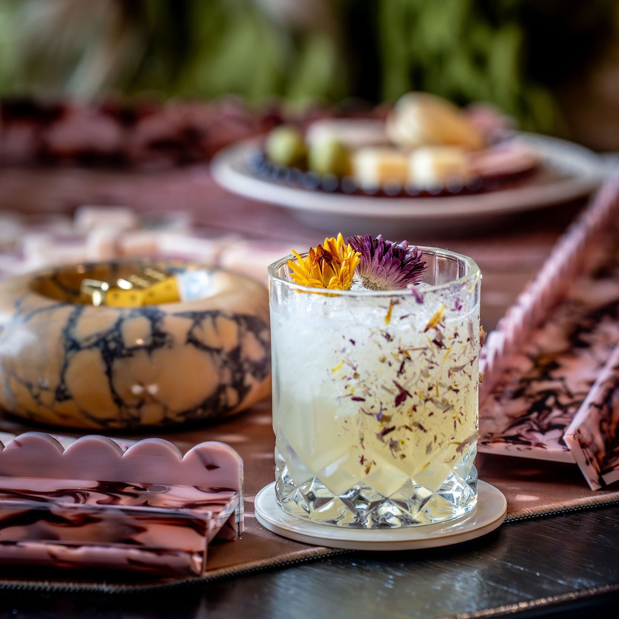 Bordeaux Marble Scalloped Acrylic Mahjong Rack Set