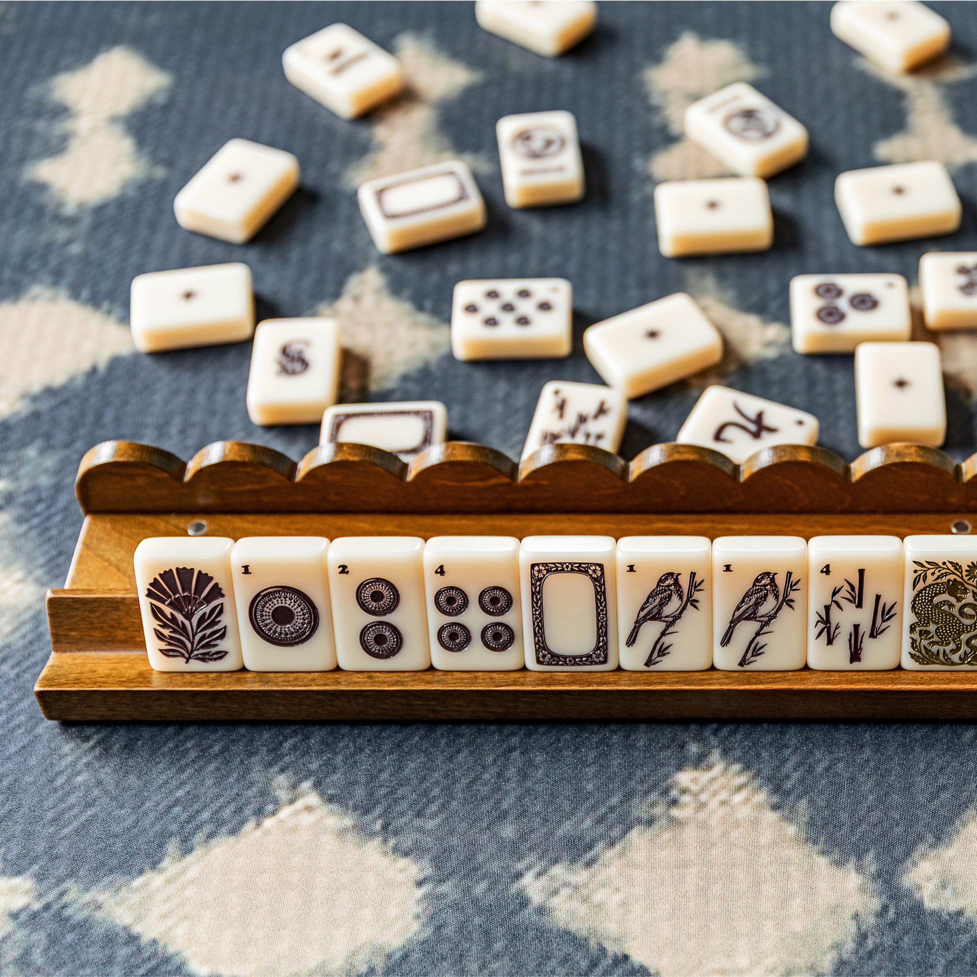 Walnut Scalloped Mahjong Rack Set