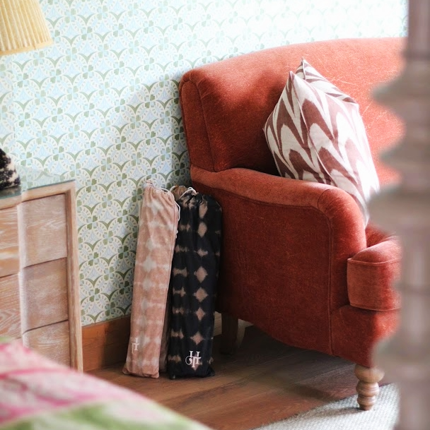 Dapplefield Mahjong Velvet Rack Bag